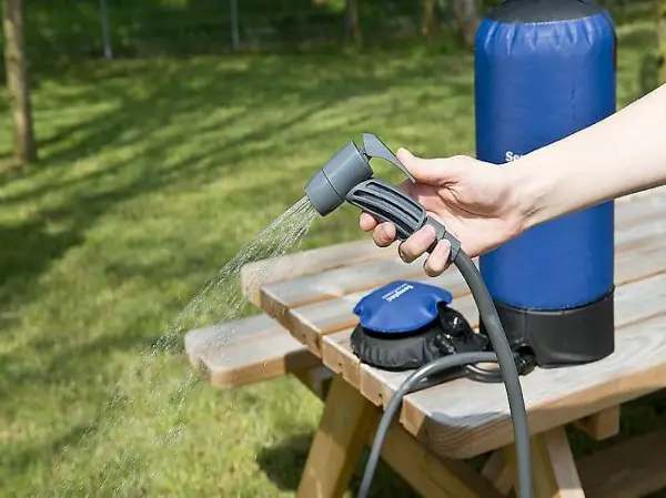  Tragbare Druck-Campingdusche mit Fusspumpe, 11 Liter