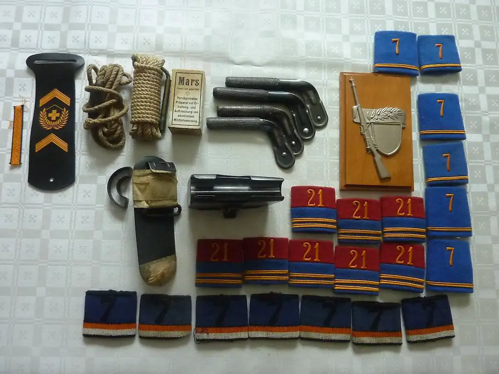 Militär Schweiz Patten Reinigungsmaterial Kar.11Mag. Platte