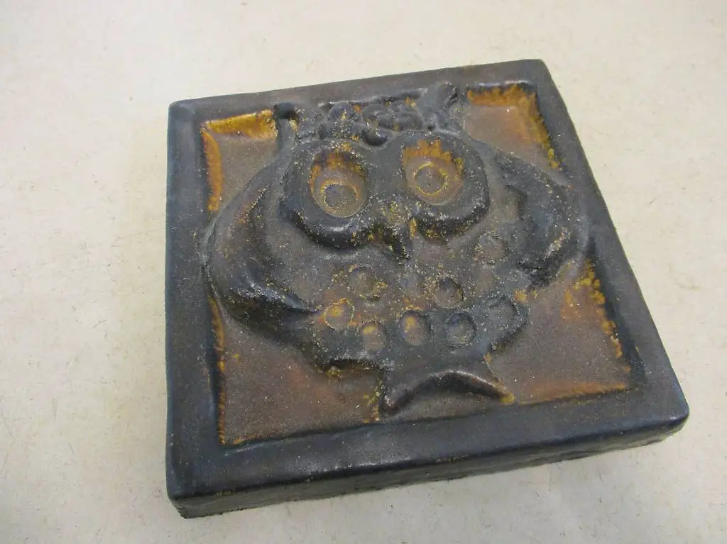 70er Keramik-Kunst Platte mit Uhu-Motiv Vintage midcentury