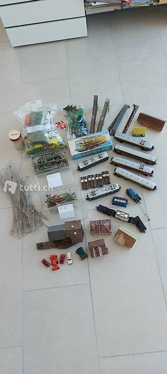 2 Märklin Loks, Wagons + div. Artikel