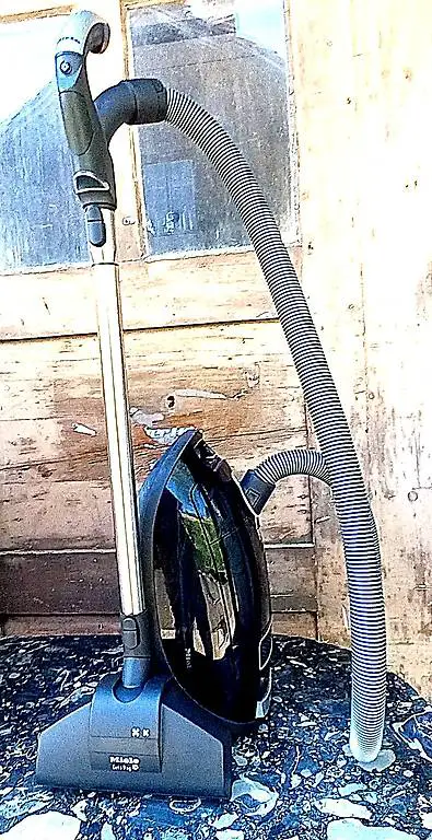 Miele Schwarz C3 Staubsauger mit Cats & Dog Bürste