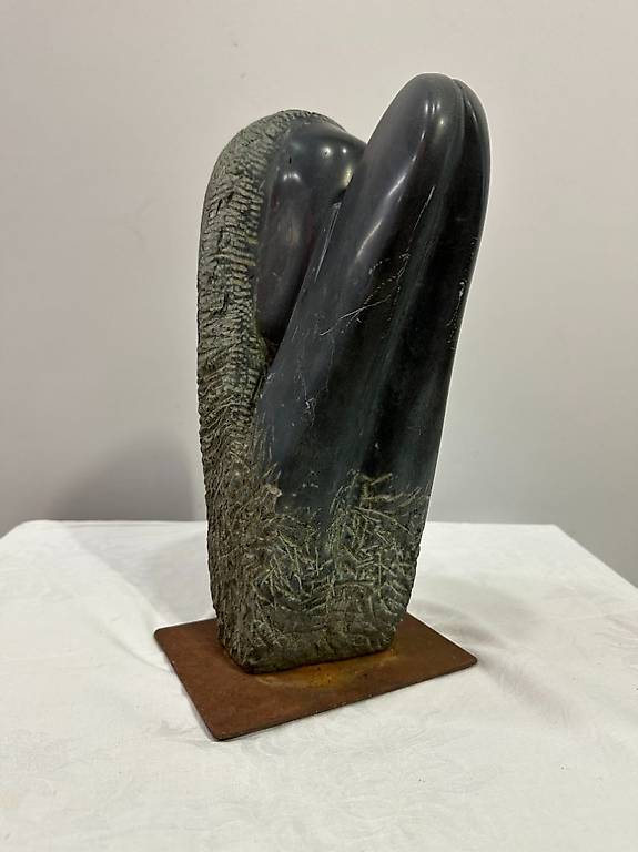 Abstrakte Specksteinskulptur - Kunstvolle Formensprache