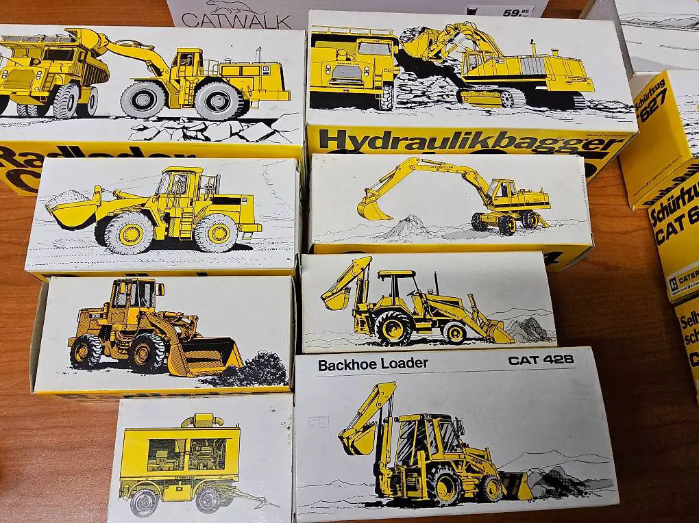 CAT _ Baumaschinen _ 25 Fahrzeuge LKW Bagger Kipper _ 1:50