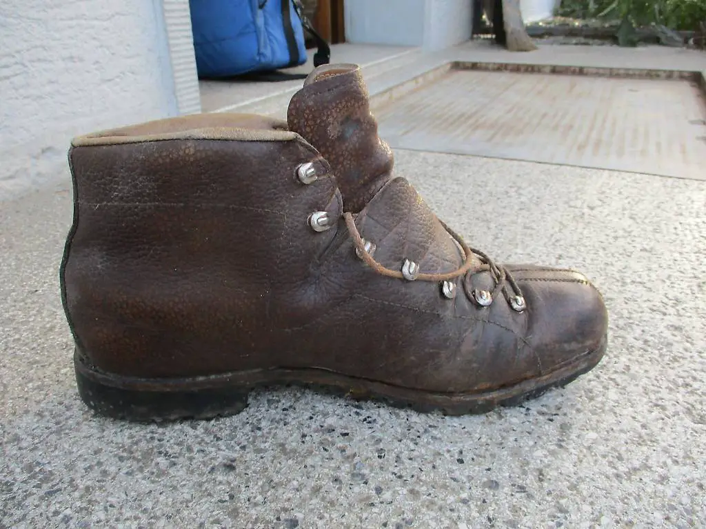 Wander-Schuh Wanderschuh Leder Schweizer Armee Blumentopf