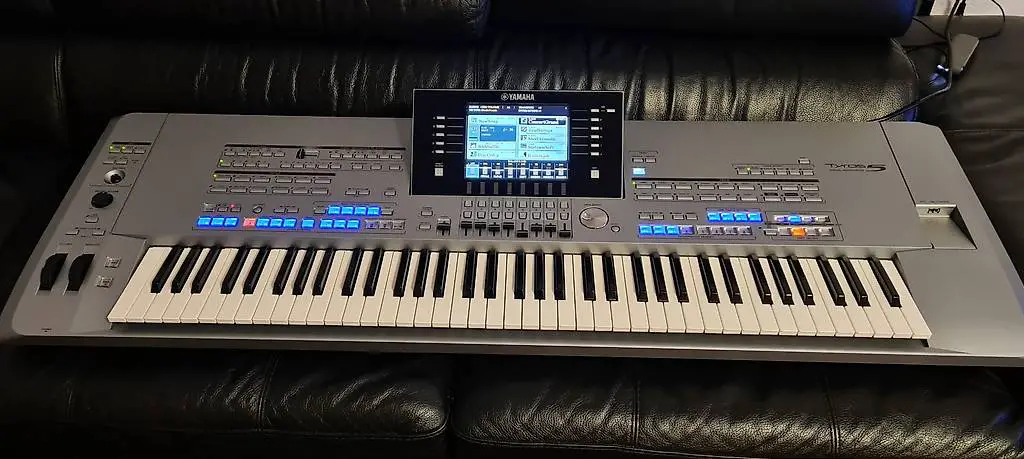 Yamaha Tyros 5 / 76 Taster (neuwertig) paar mal gebraucht