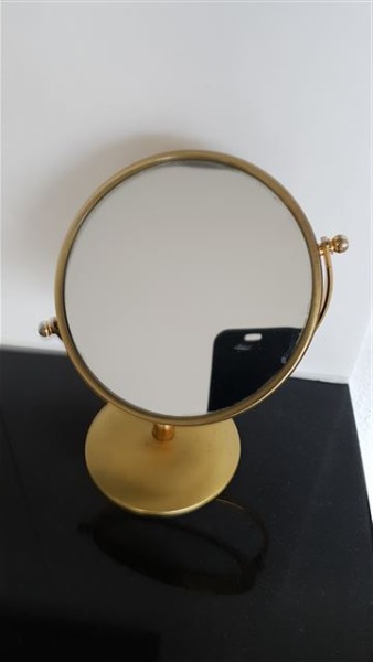 Kosmetik-Spiegel mit Vergrösserungsglas