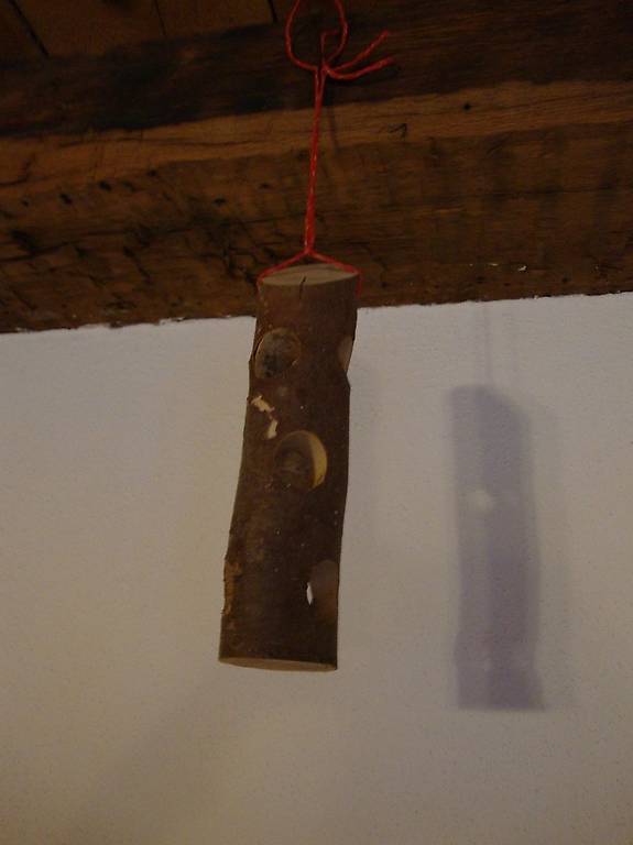 Futterstation für Vögel aus Holz / Ganzjahresfütterung