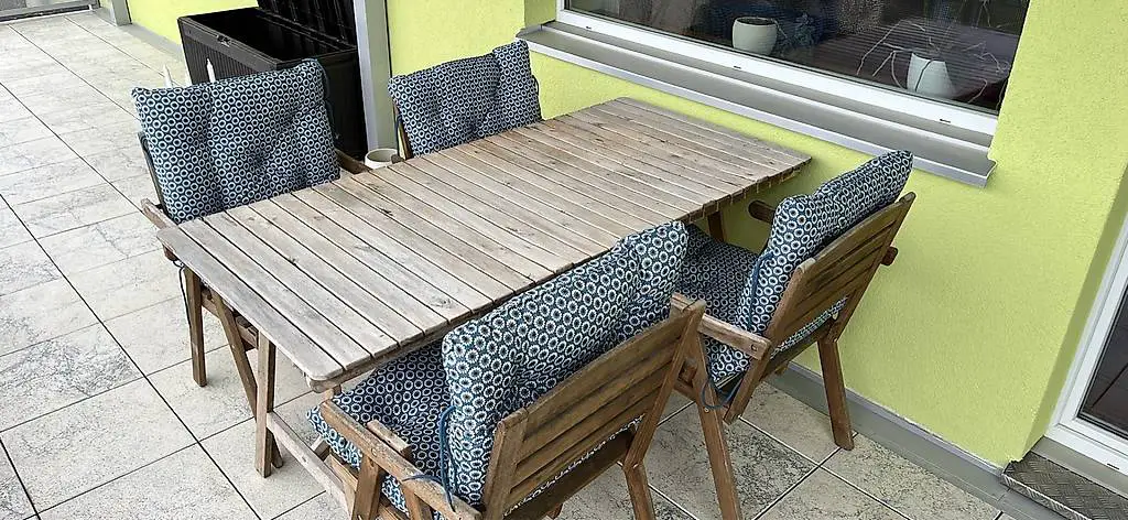 Gartentisch mit 4 Stühlen