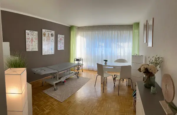 Heller und ruhiger Therapieraum