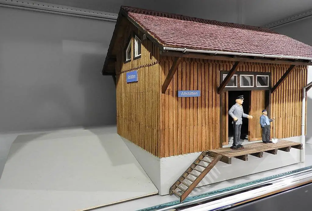 Spur 1 Güterschuppen Altstätten Holz Handarbeitsmodell Spur1