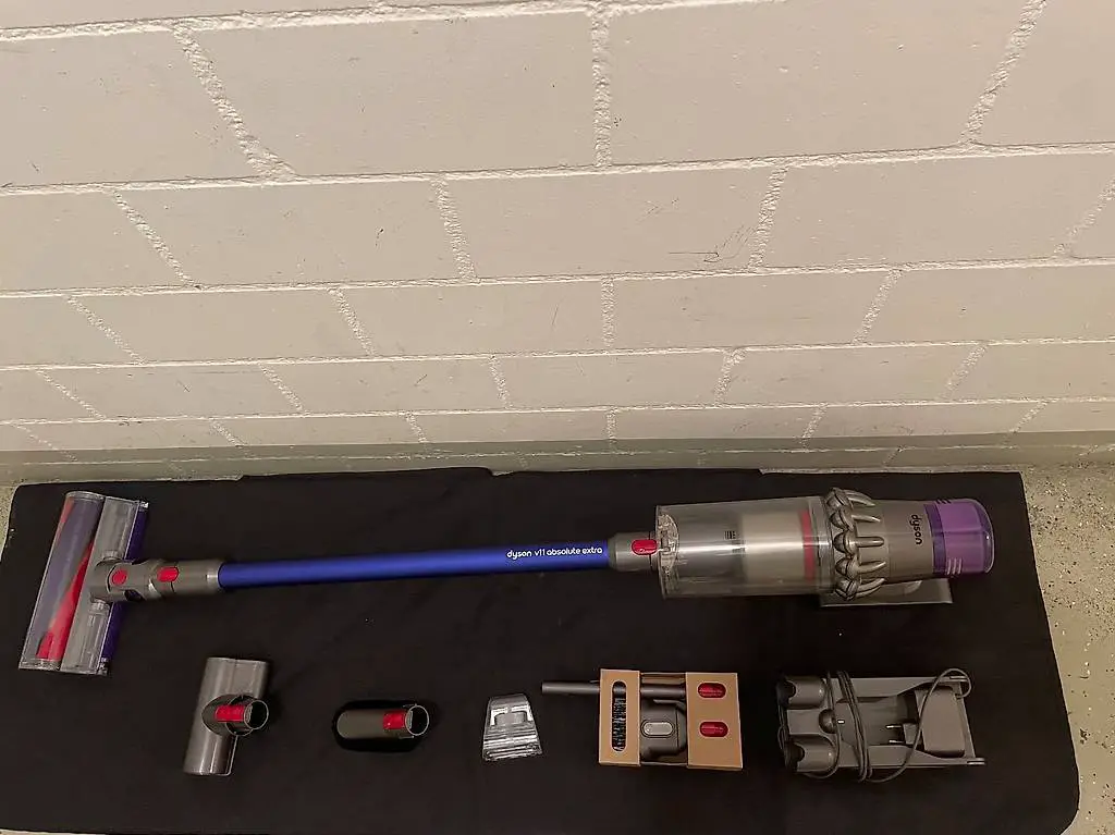 Dyson V11 absolut extra pro Handstaubsauger mit Zubehör