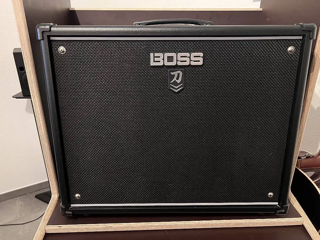 Boss Katana MKII 100W mit WAZA- Speaker