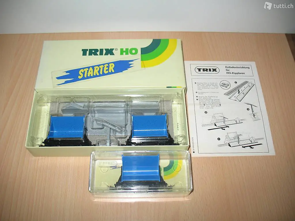 3 Kipplorenwagen mit Entladestation in H0=/ Trix 27035+27036