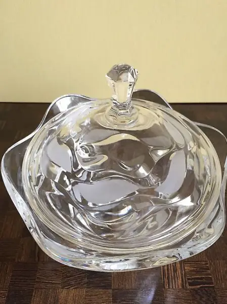 EDLE GLAS-BONBONIERE, Z.B. GEFÜLLT ALS GESCHENK