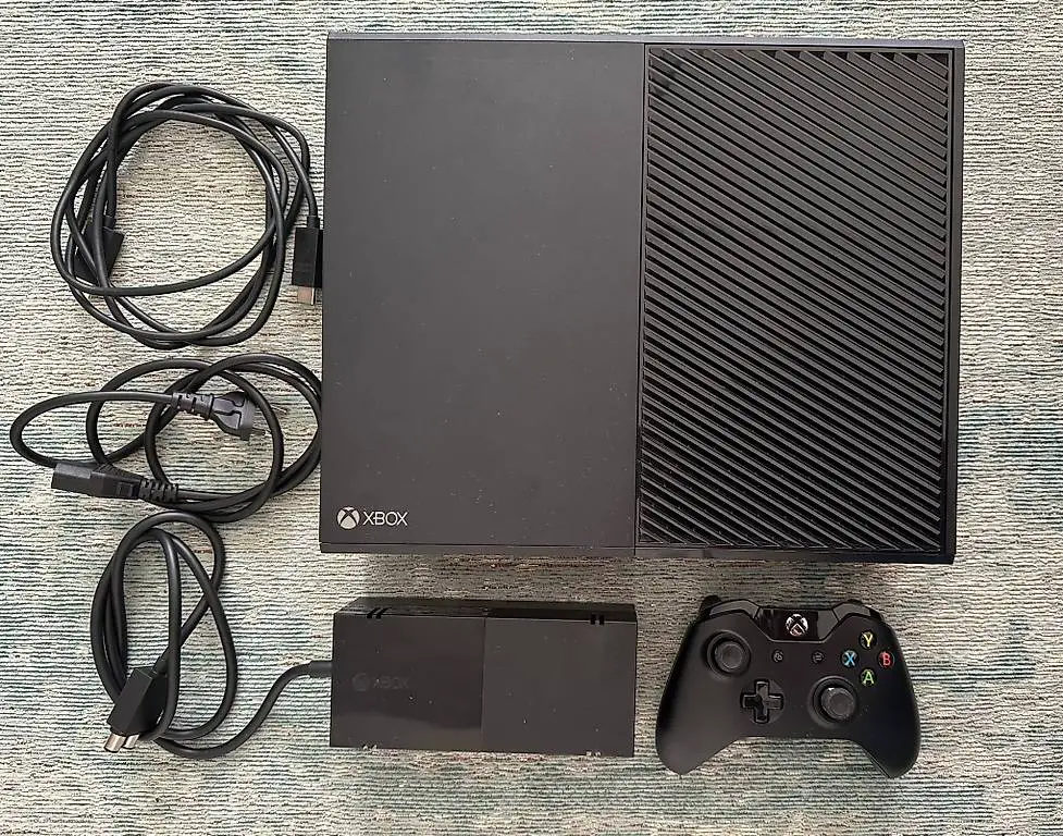 Xbox One Black, 1 Tb, 1 joystick