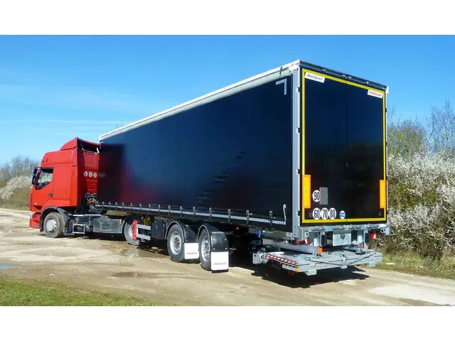 FRUEHAUF, 2-Achs City Curtainsider, Brücke-Verdeck