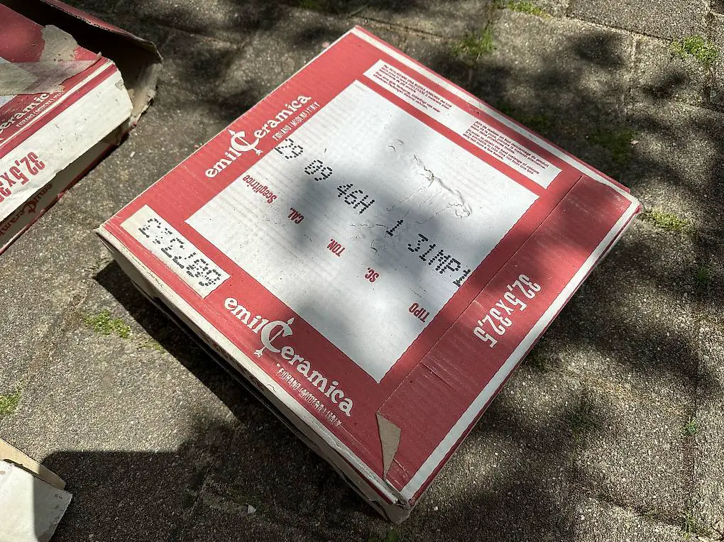 38 x Bodenkeramikplatten 32.5x32.5