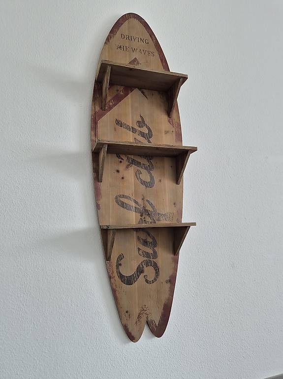 Wandregal aus Holz Surfbrett