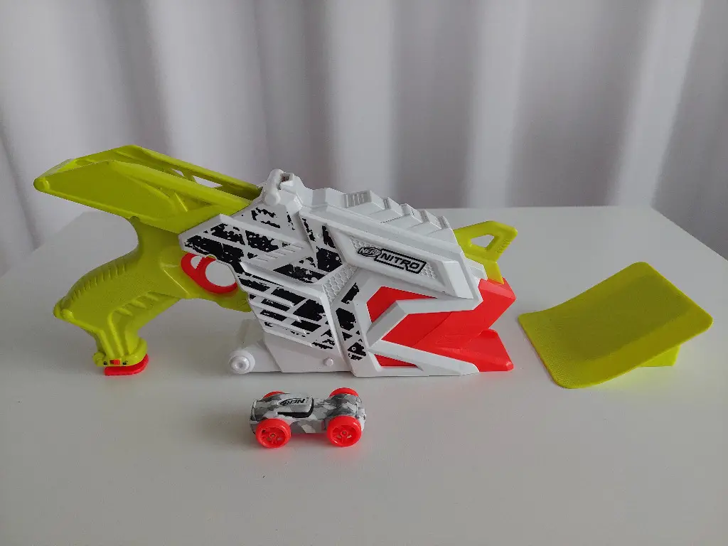 Hasbro Nerf Nitro AeroFury Ramp Rage / Car-Blasting Action