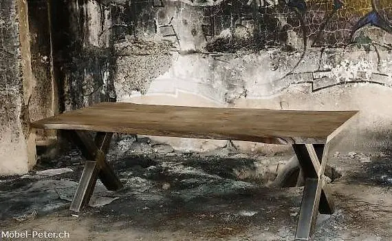 Eiche Massiv Baumkannte Tisch mit X Fuss aus Metall