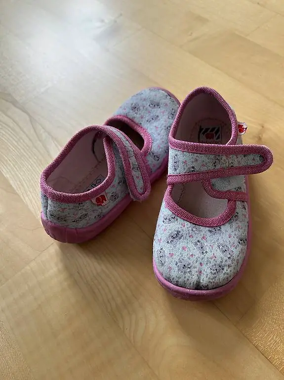 Hausschuhe Grösse 23