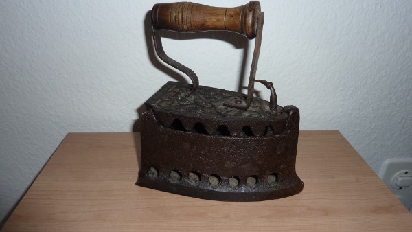 antickes bügeleisen