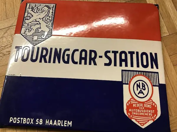 Schild "Touringcar-Station"