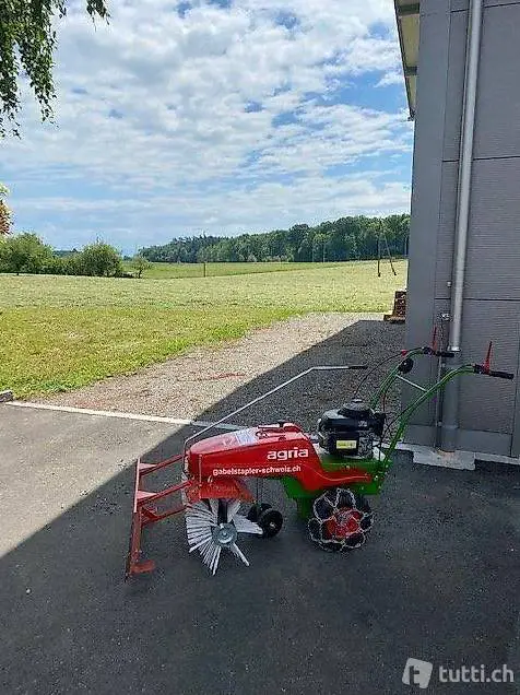  Benzin Kehrmaschine / Schneeschild / Agria