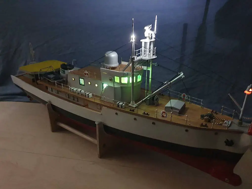 RC-Modellschiff Calypso 1:50 Handmodell