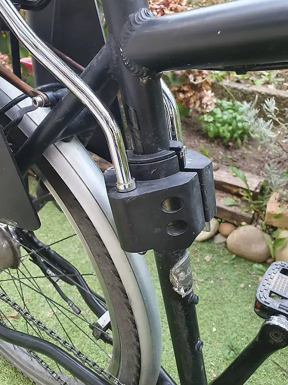 Britax Römer Jockey Comfort Fahrradsitz in rot/schwarz