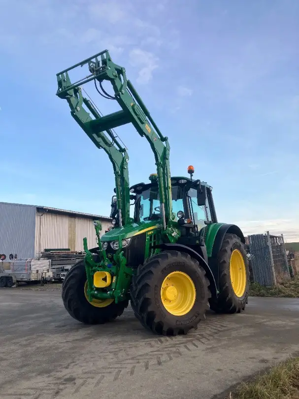 John Deere 6120M mit Frontlader und SF7500