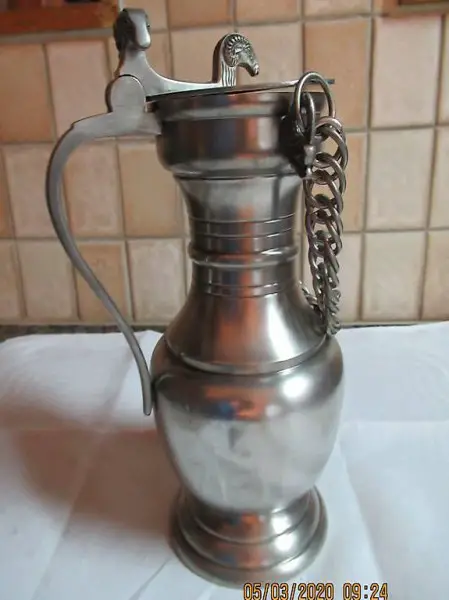  Zinnkrug, Zinnkanne, Zinn, mit Kette, oben 3 Schafsköpfe