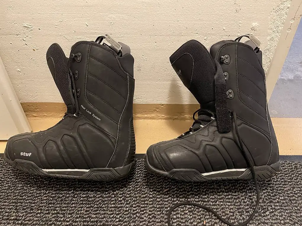 Snowboard Schuhe 42.5