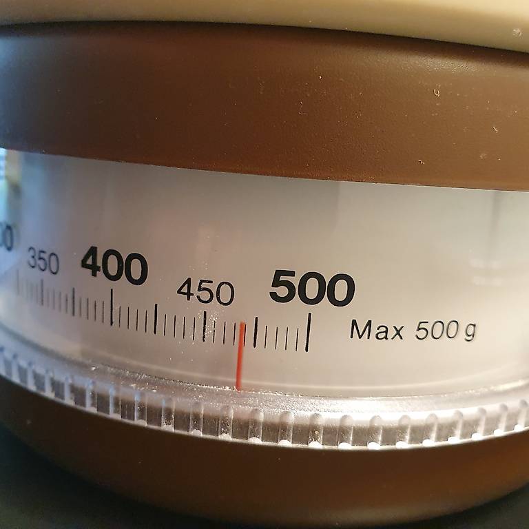 Analoge Küchenwaage mit Waagschale - bis 500 g