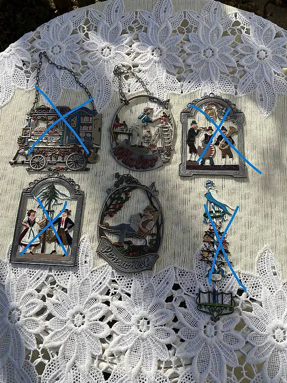 Vintage Zinnbilder in diversen Sujets Preis pro Stück