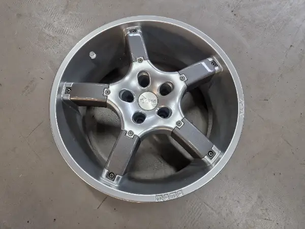 MOMO Leichtmetallfelge 8Jx18 für Dekoration/Ausstellung