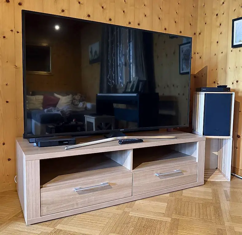 Fernseher 55" inkl. DVD Player und Fernsehmöbel, Tv-Möbel