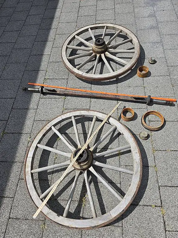 Wagenrad - Kutschenrad - aus Holz 83 cm Durchmesser