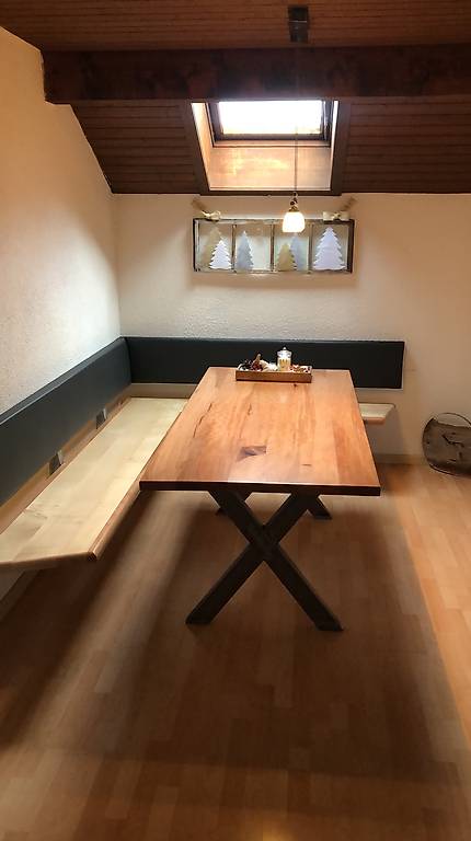 Dessigner Esstisch aus Apfelbaum