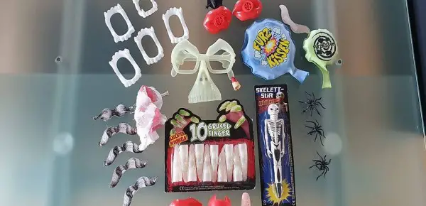 Grusel- Scherzartikel für Kinder