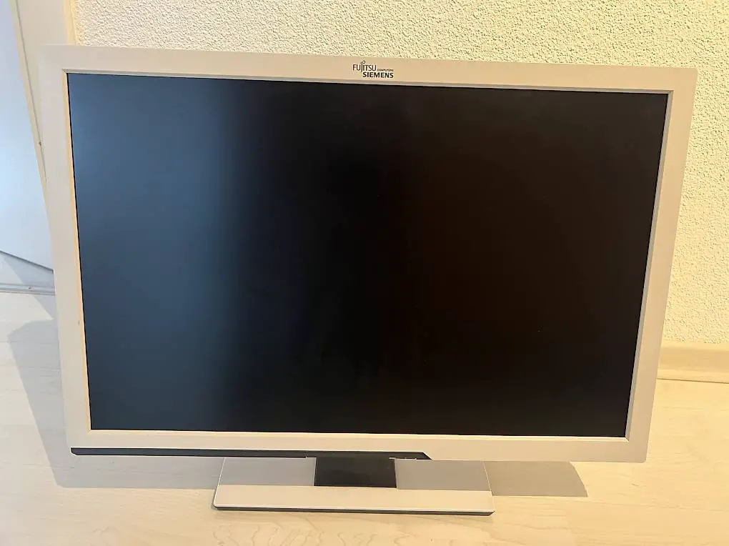 Bildschirm Futjitsu 24"