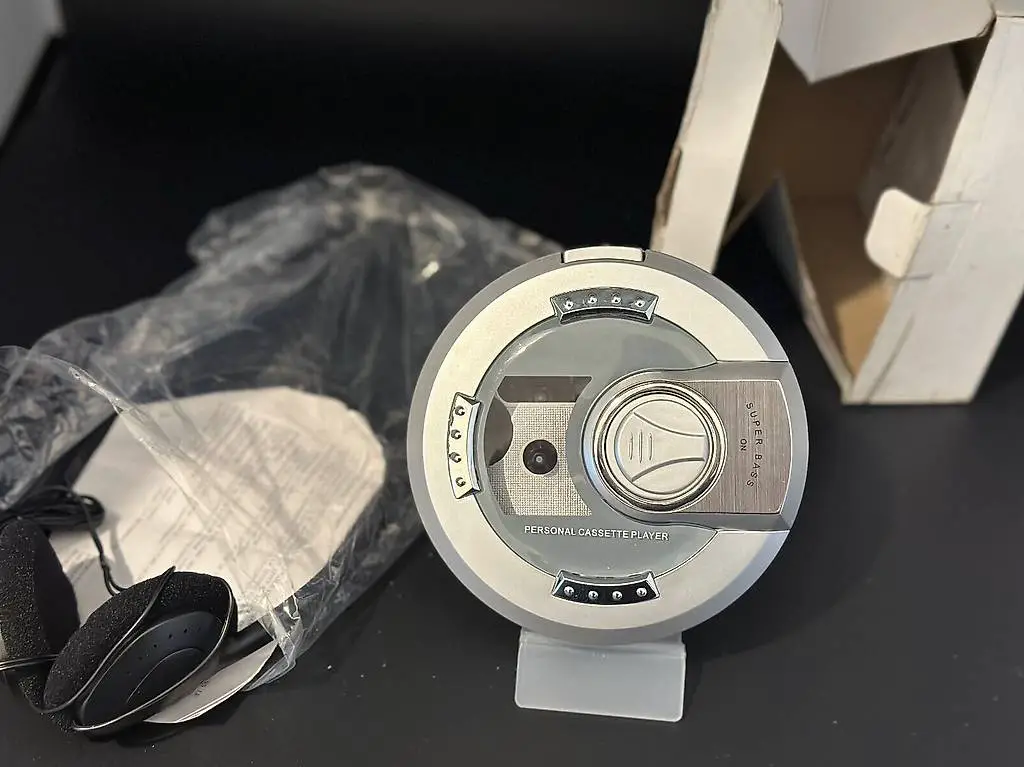 NEW/NEUF N8 Walkman Baladeur Cassette Kassettenspieler