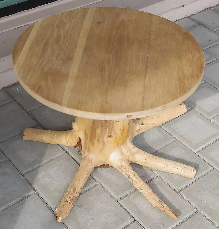 Natur pur - spezielles Tischli aus Naturholz