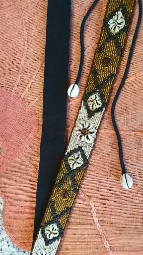 Damengürtel bestickt