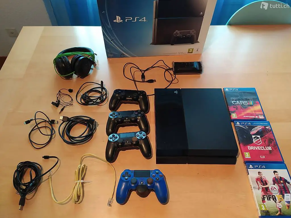 PS4 gebraucht kaufen - mit Zubehör