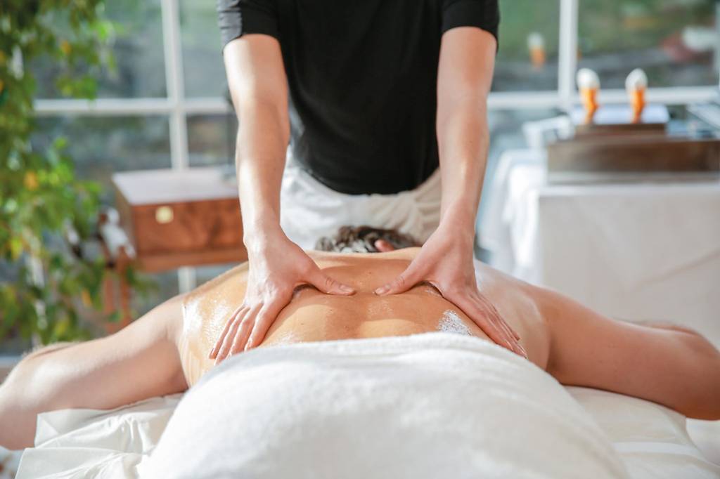 Masseur für Ganzkörpermassage
