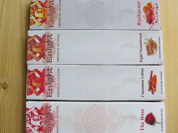 4 Päckli à 15 Stk Räucherstäbchen, Räuchersticks