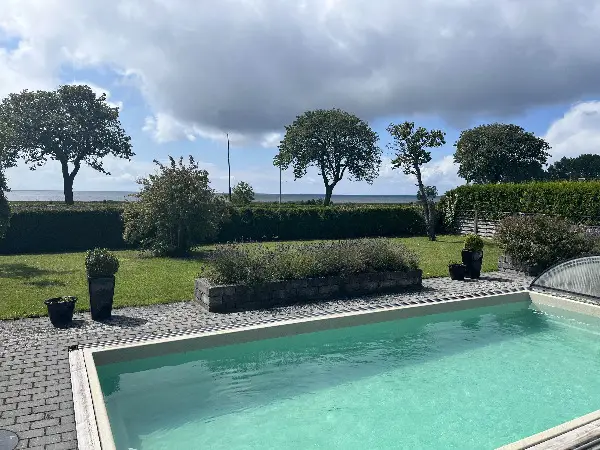 Ferienhaus in Schweden mit Pool und wunderschöner Meersicht