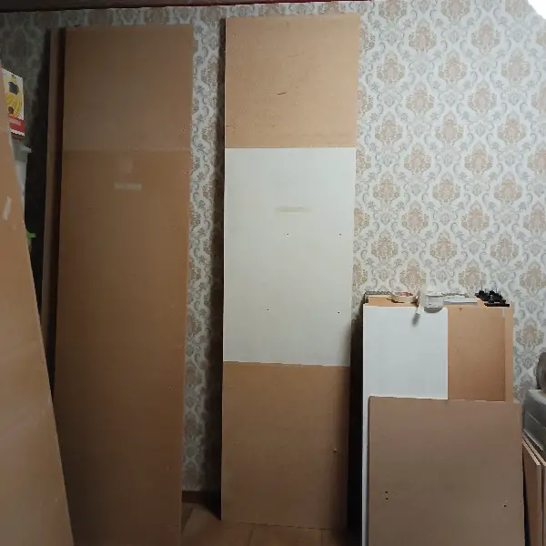 Gratis gebrauchtes Holz von einem grossen Kasten