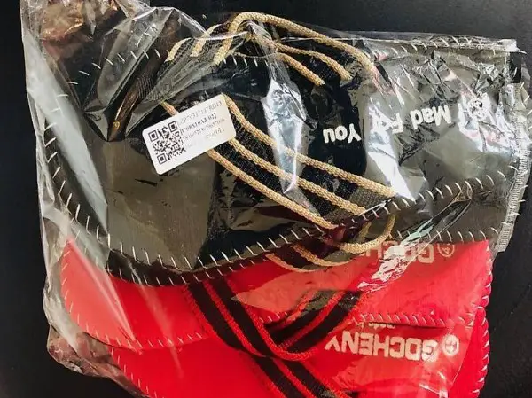  Flip Flop, 2 Paar, Farben; Schwarz & Rot. Grössen; 43 / 44